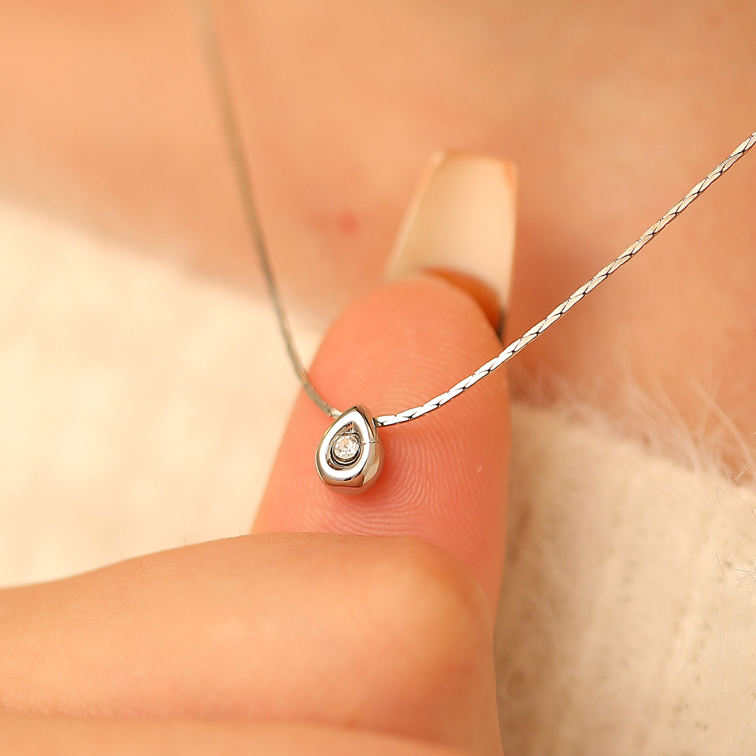 Простое модное ожерелье с мале – обзор и цена Pearl Trim Chain